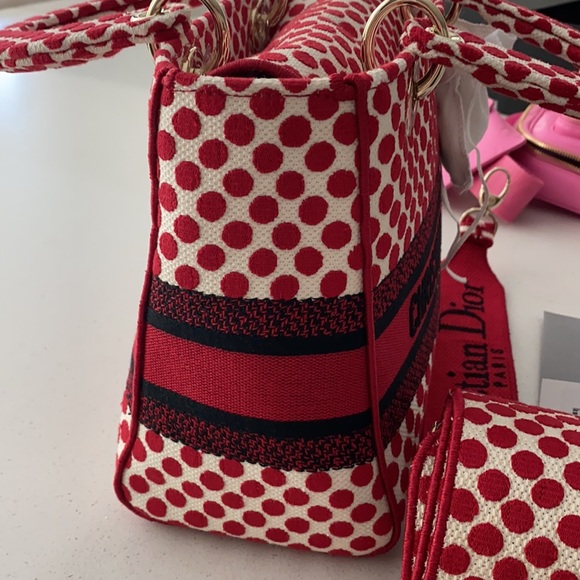 Lady Dior medium handbag - Picture 4 of 8